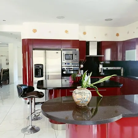 Paphos Holiday 5bed